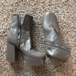 Steve Madden Gray Heeled Platform Boots